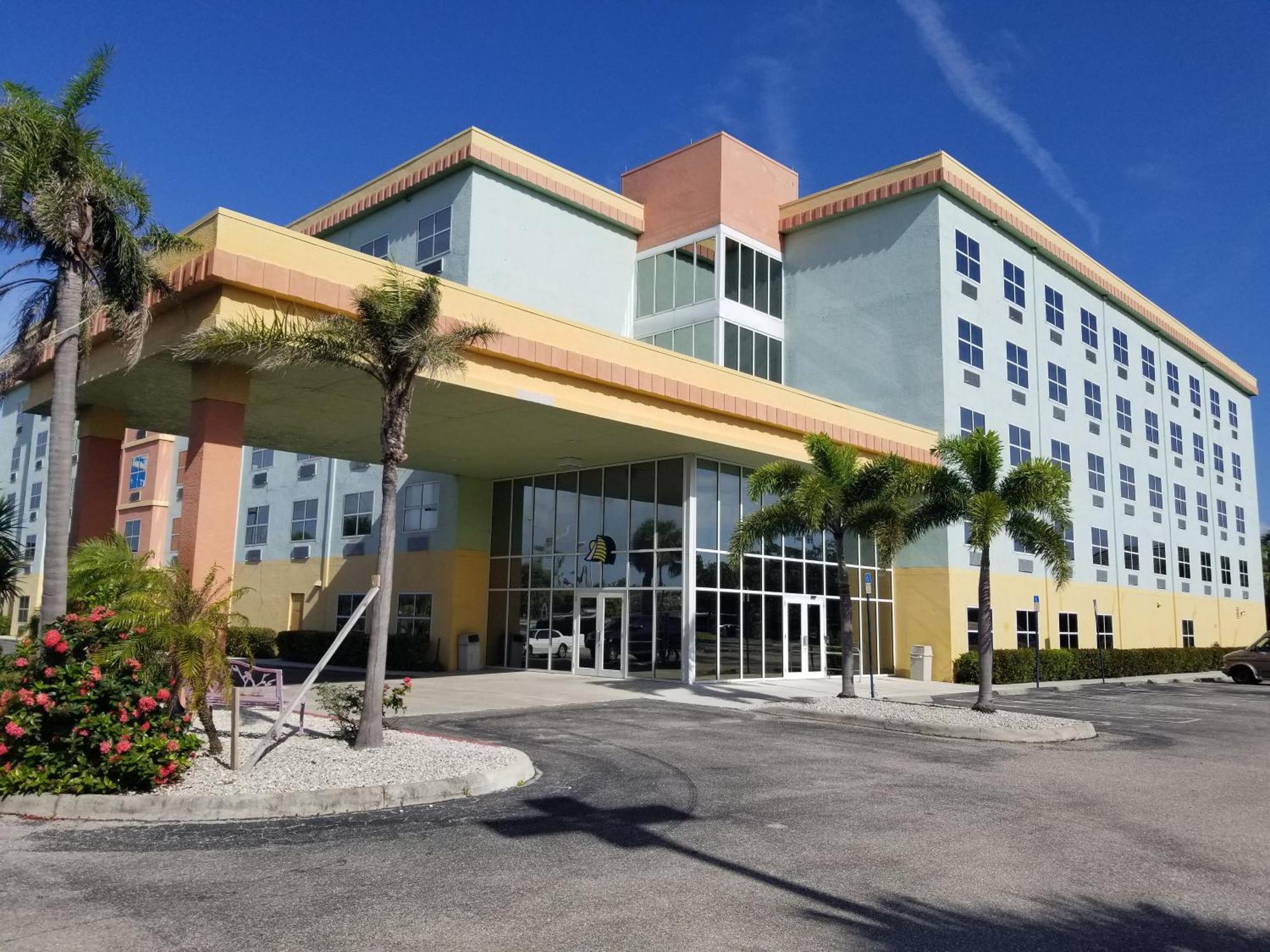 Allure Suites Of Fort Myers Exterior photo